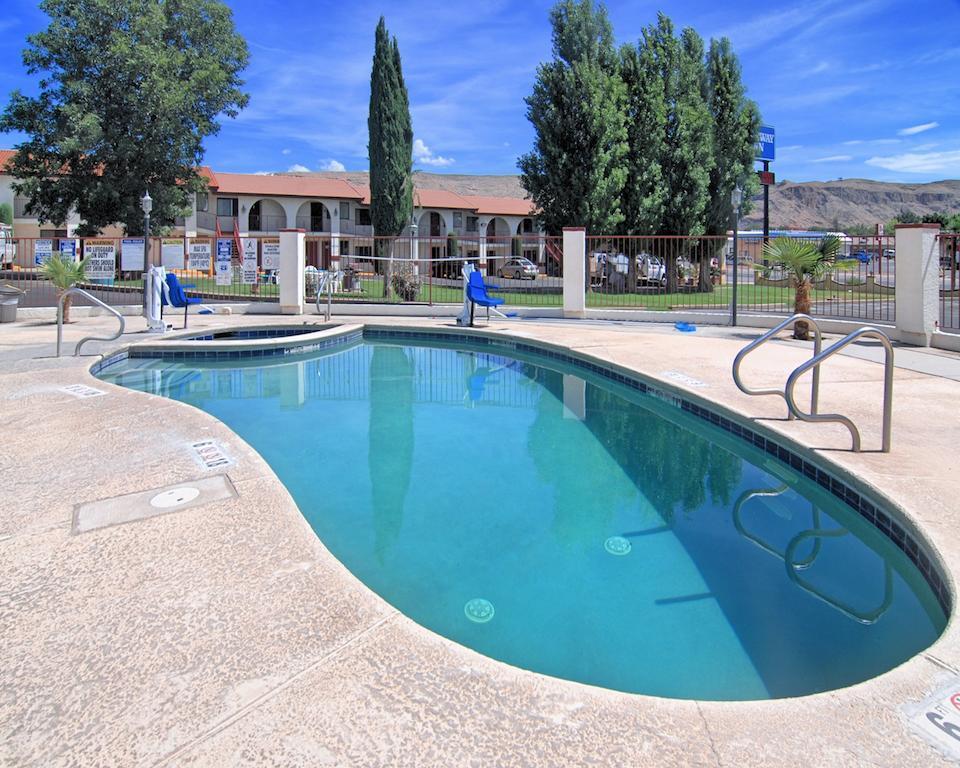 Rodeway Inn Hurricane - Zion National Park Area Exterior photo